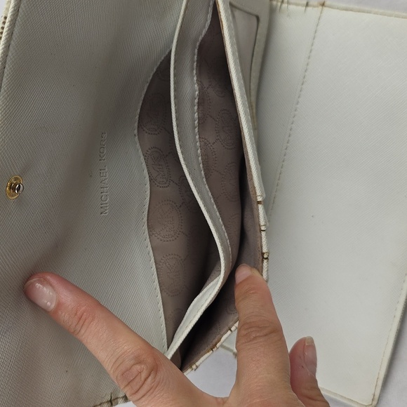 Michael Kors Cream Wallet Classic Design - Picture 8 of 9